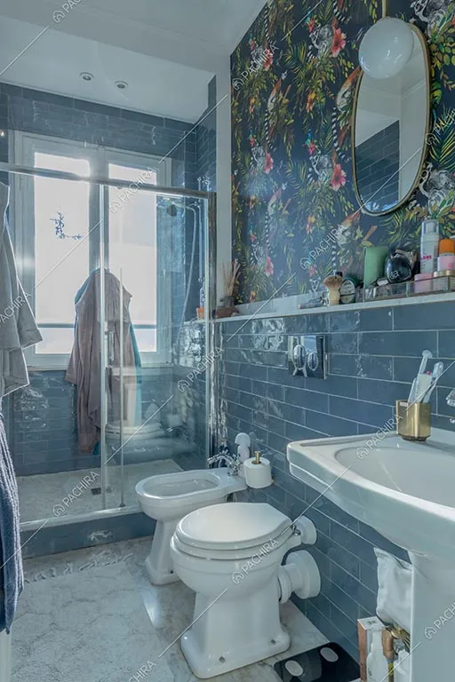 Bagno dell'appartamento Zambesi, location in stile eclettico a Roma