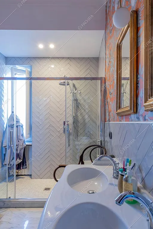 Bagno dell'appartamento Zambesi, location in stile eclettico a Roma