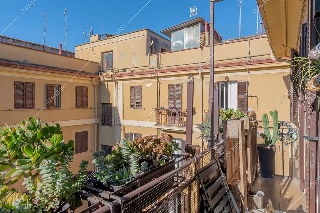 Balcone dell'appartamento Zambesi, location in stile eclettico a Roma