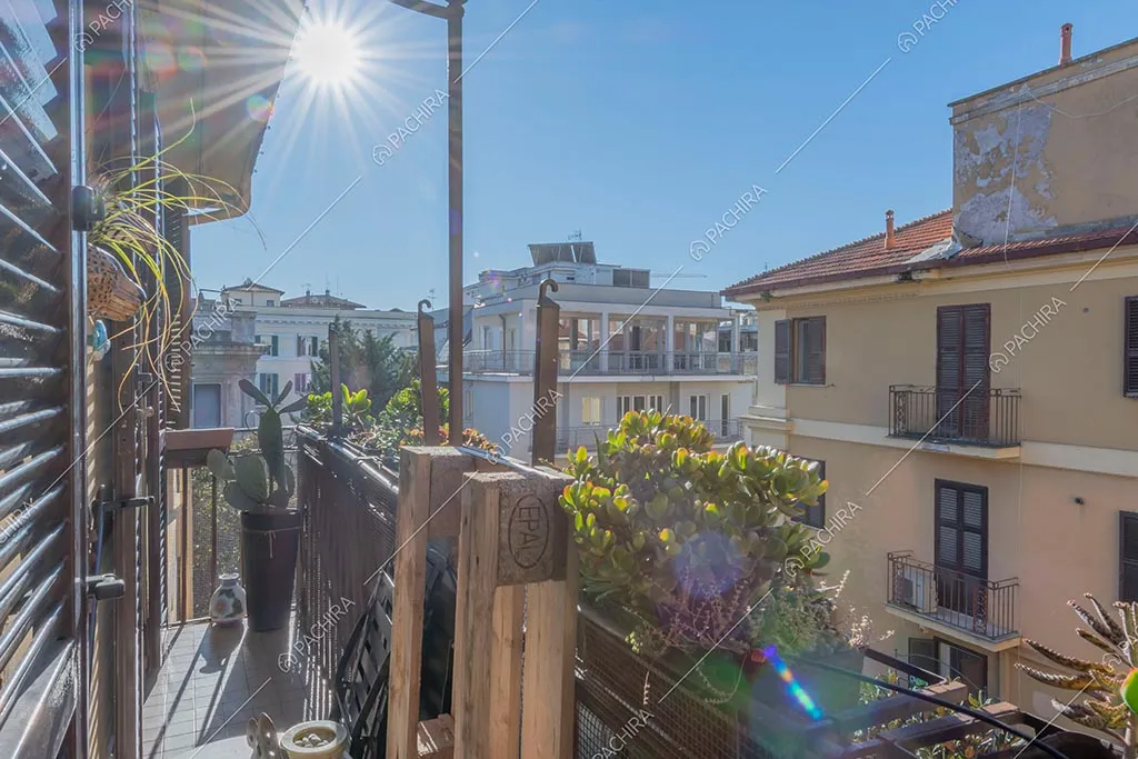 Balcone dell'appartamento Zambesi, location in stile eclettico a Roma