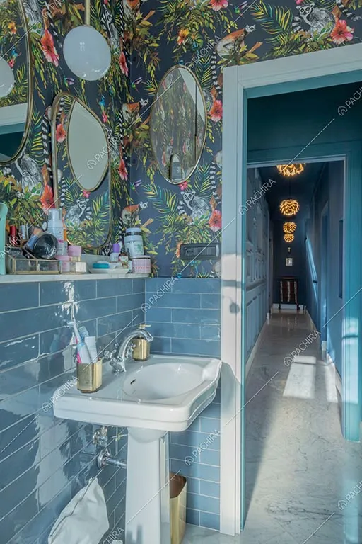 Bagno dell'appartamento Zambesi, location in stile eclettico a Roma