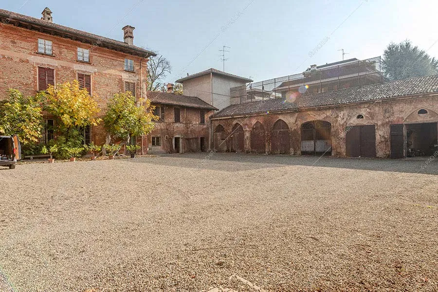 Cortile della dimora storica Ajoite, location in stile classico a Milano