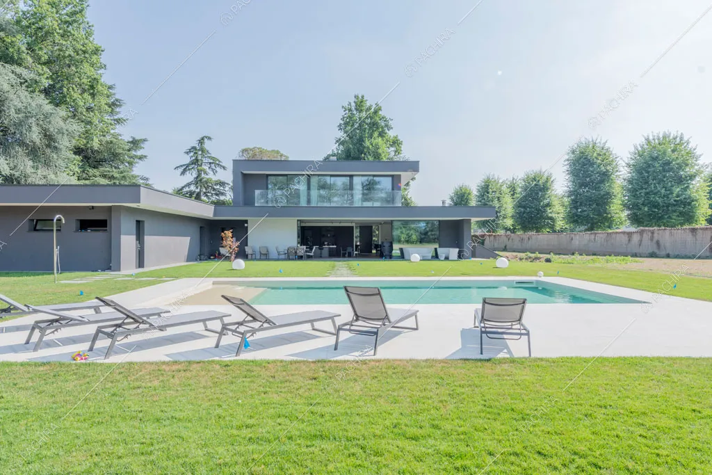 Giardino della villa Larimar, location in stile contemporaneo a Monza