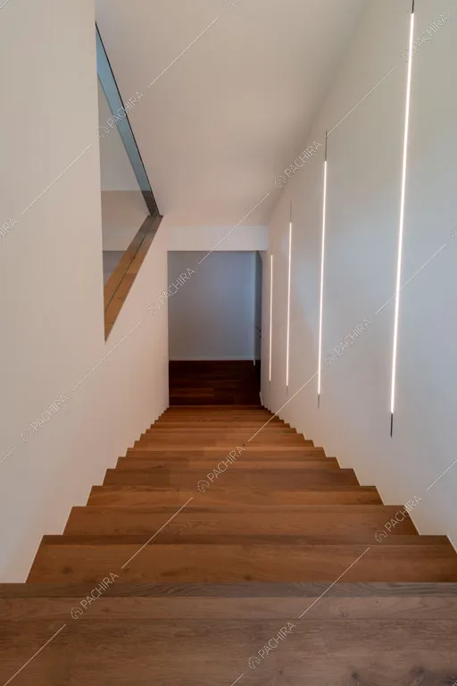 Scale della villa Larimar, location in stile contemporaneo a Monza