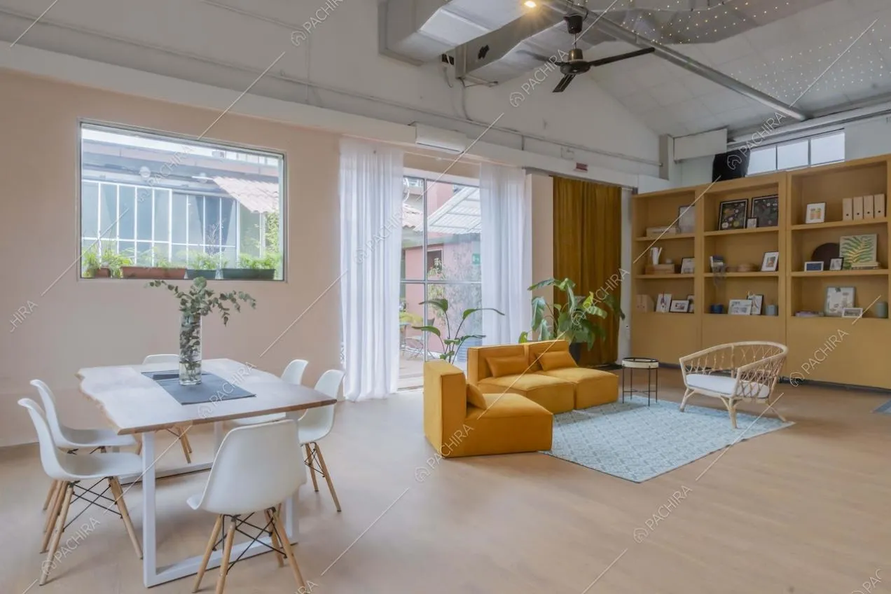 Zona living dello studio Eclipse, location in stile contemporaneo a Milano