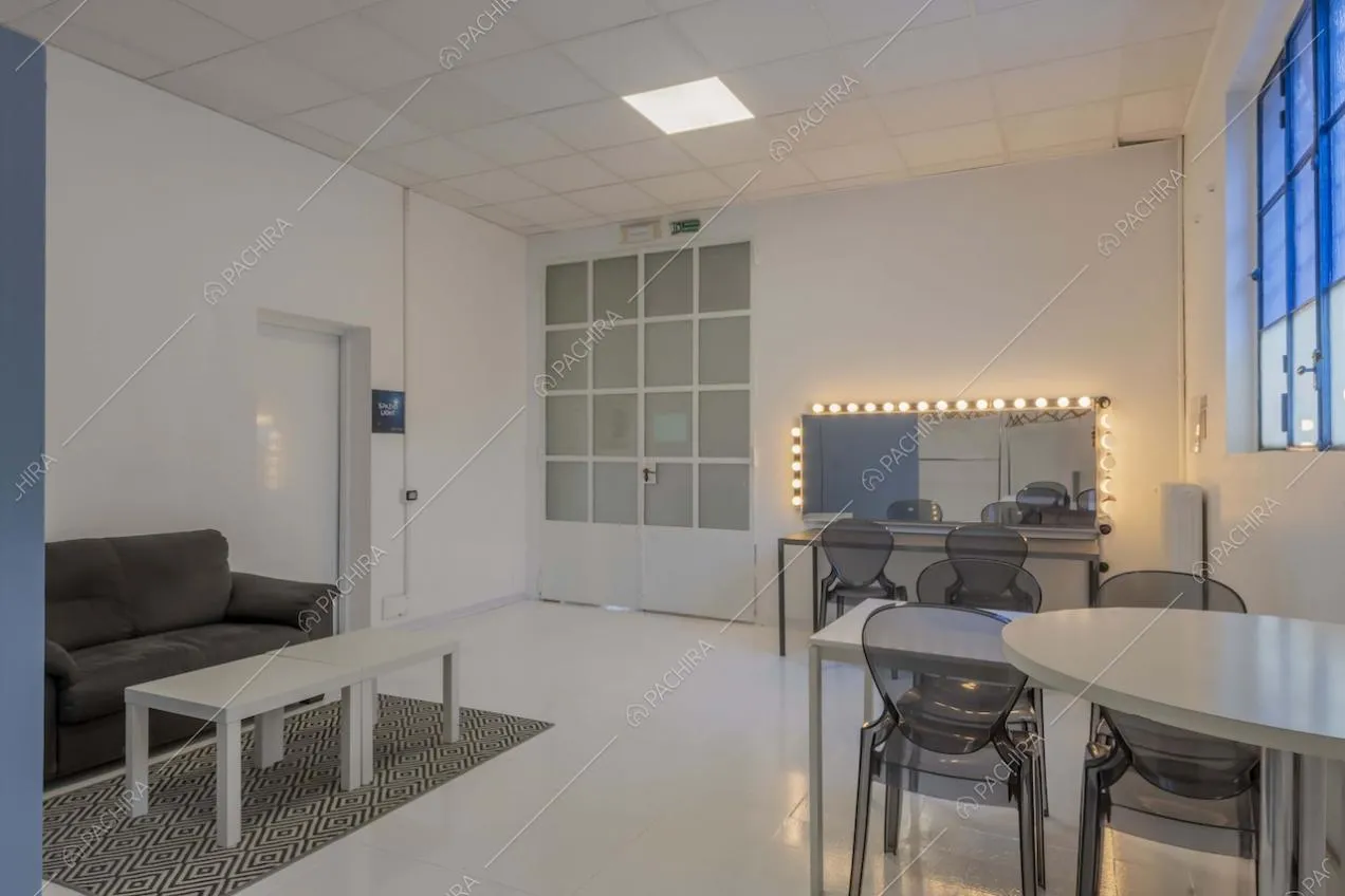 Camerino dello studio Eclipse, location in stile contemporaneo a Milano