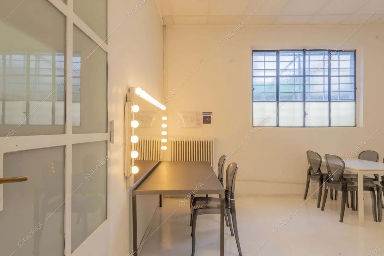 Camerino dello studio Eclipse, location in stile contemporaneo a Milano
