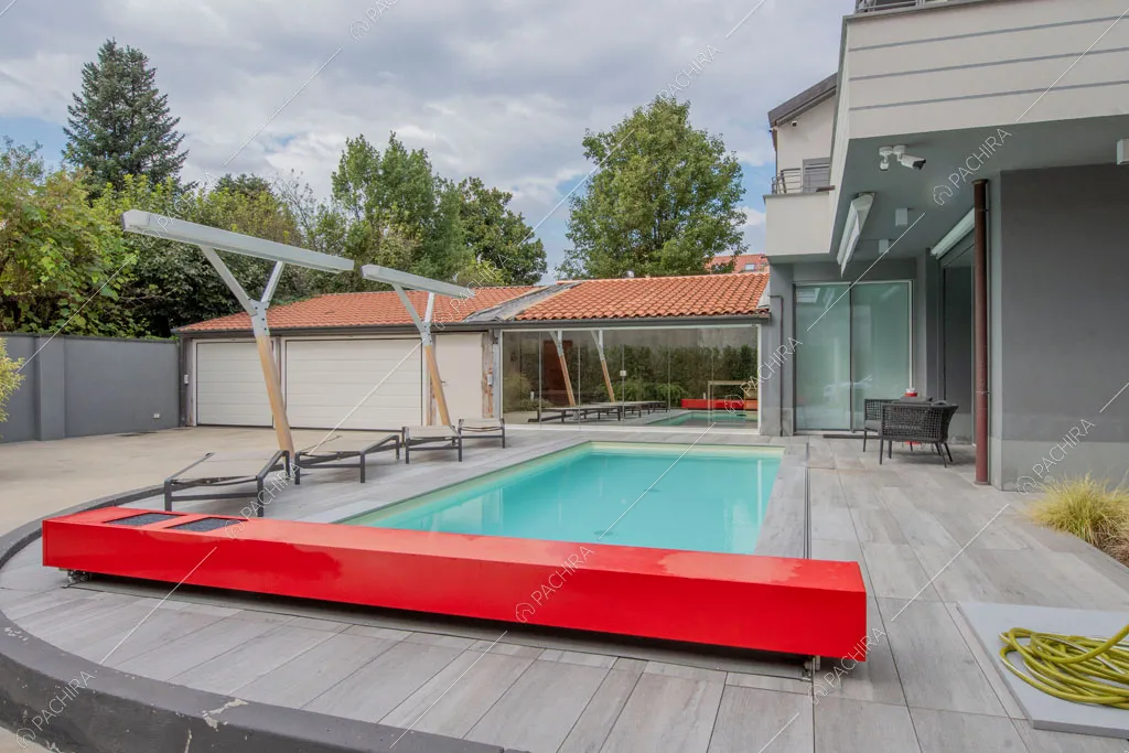 Piscina della villa Manioca, location in stile contemporaneo a Monza