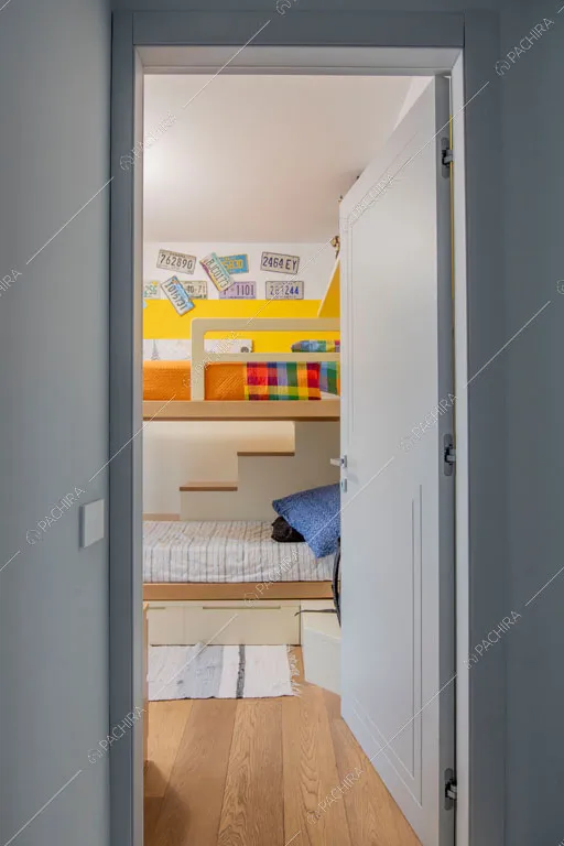 Camera dei bambini della villa Manioca, location in stile contemporaneo a Monza