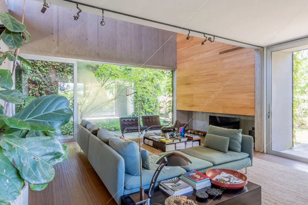 Zona living della villa Yukon, location in stile contemporaneo a Pavia