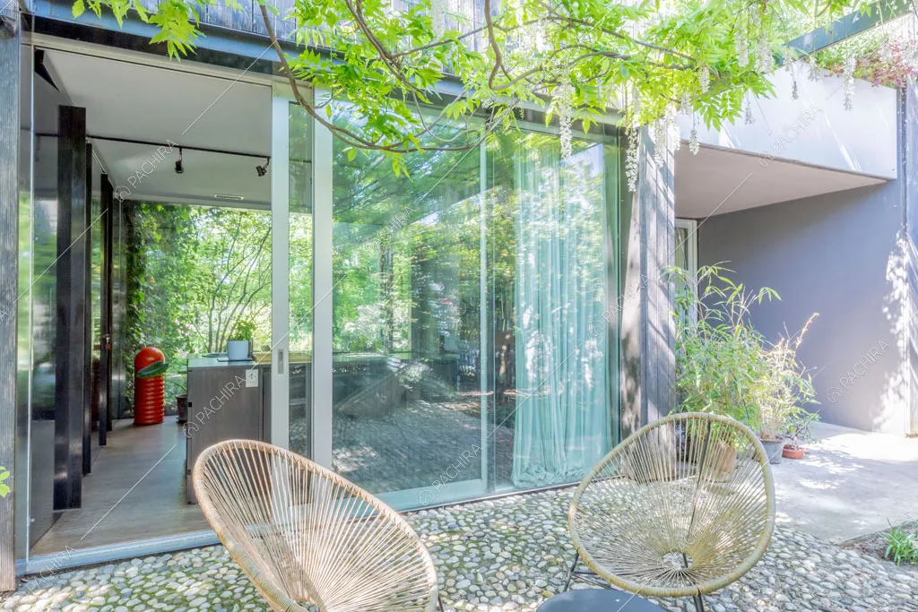 Esterni della villa Yukon, location in stile contemporaneo a Pavia
