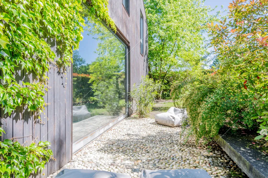 Esterni della villa Yukon, location in stile contemporaneo a Pavia