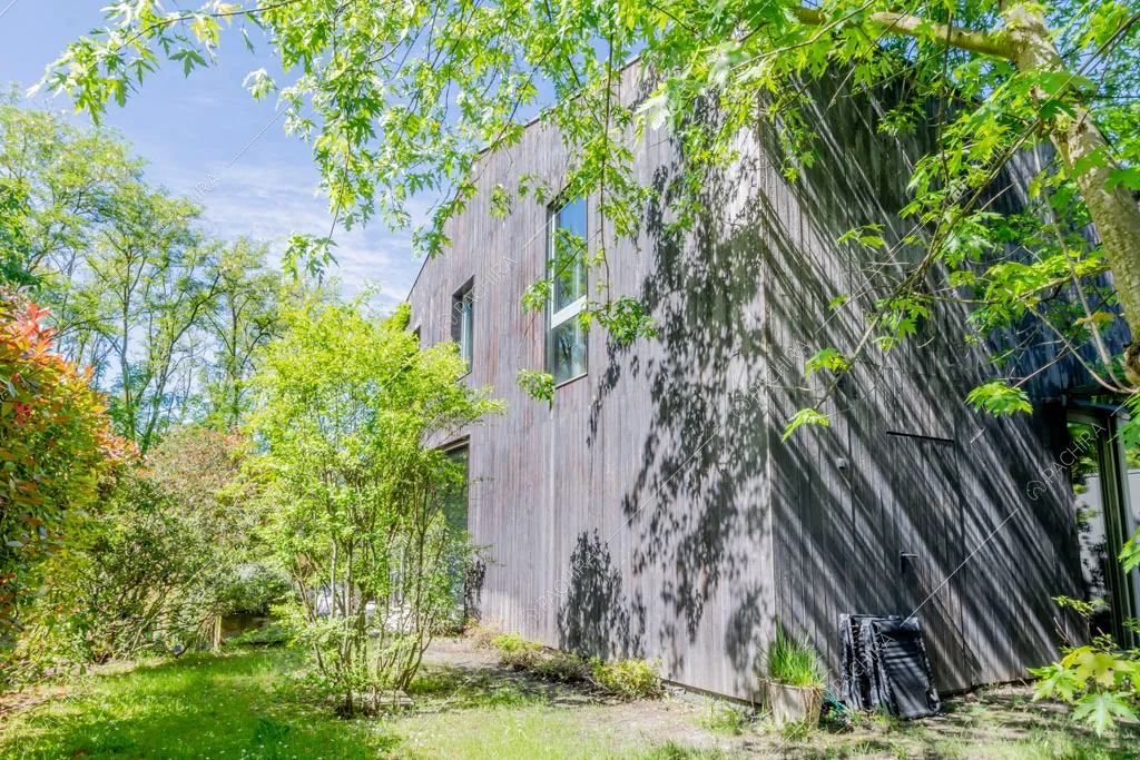 Esterni della villa Yukon, location in stile contemporaneo a Pavia