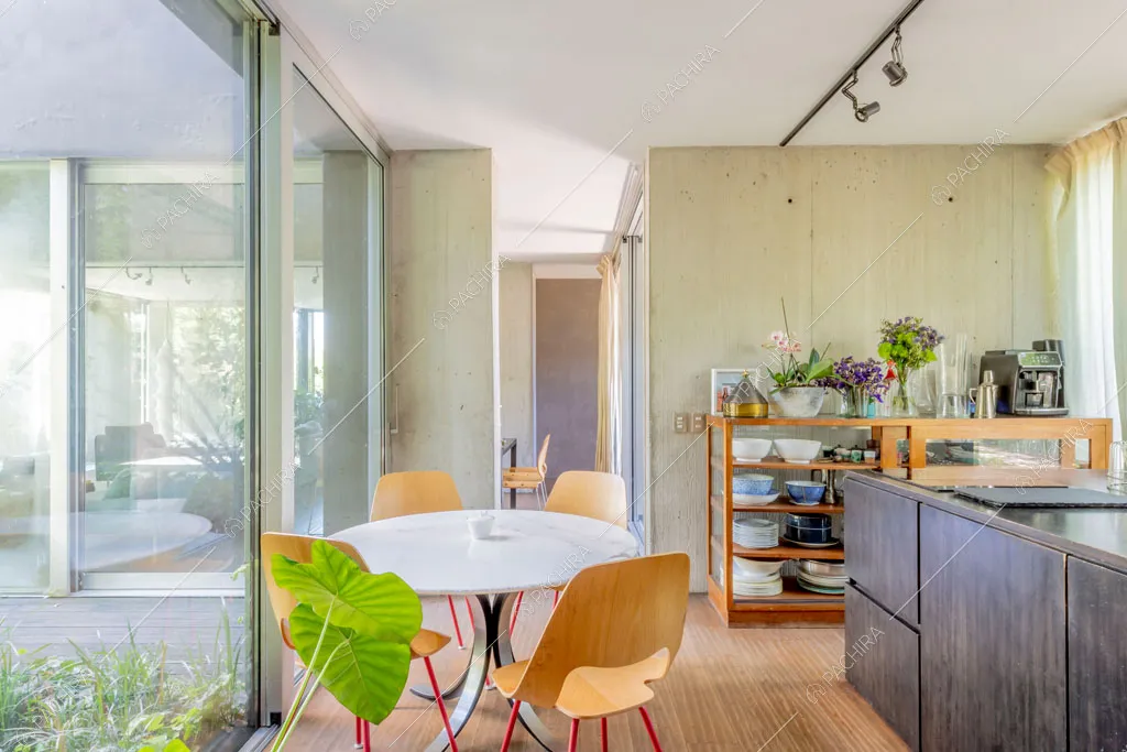 Cucina della villa Yukon, location in stile contemporaneo a Pavia