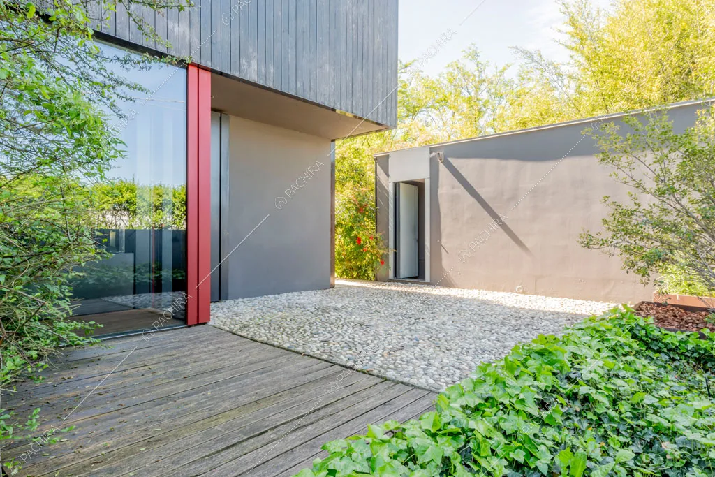 Esterni della villa Yukon, location in stile contemporaneo a Pavia