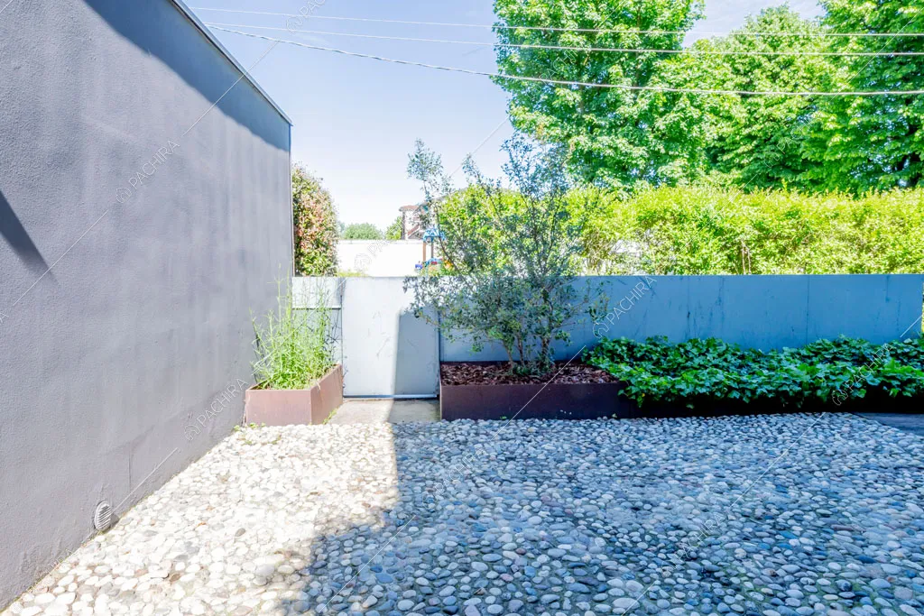 Esterni della villa Yukon, location in stile contemporaneo a Pavia