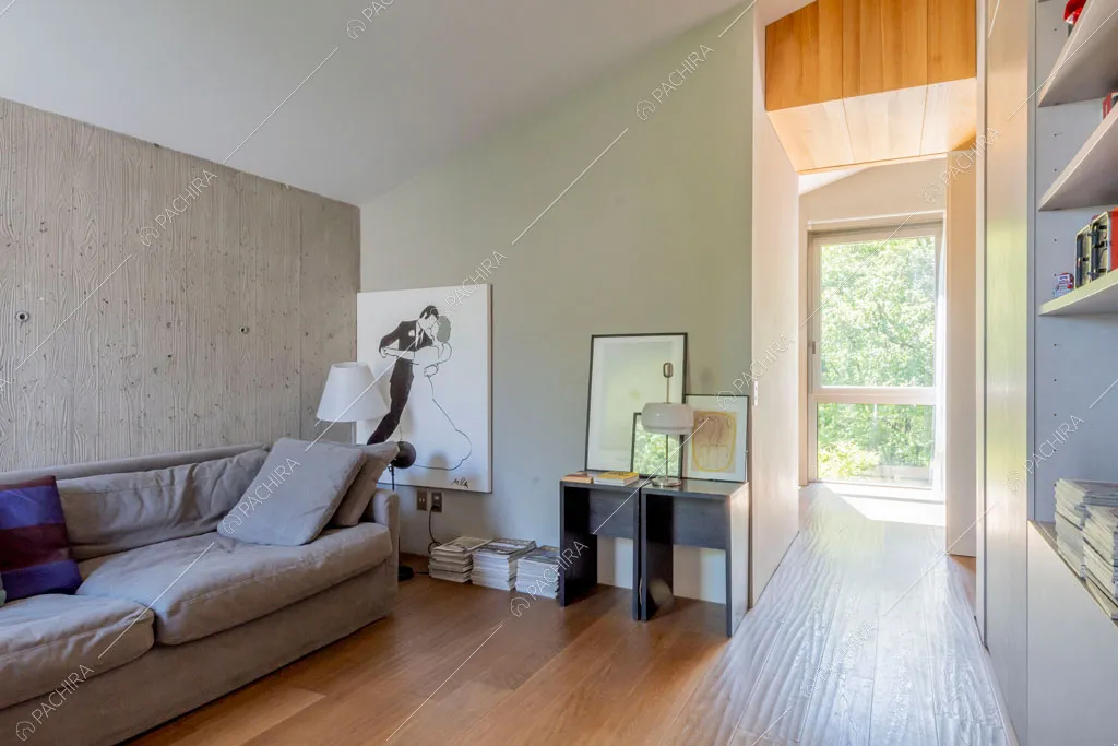 Salotto della villa Yukon, location in stile contemporaneo a Pavia