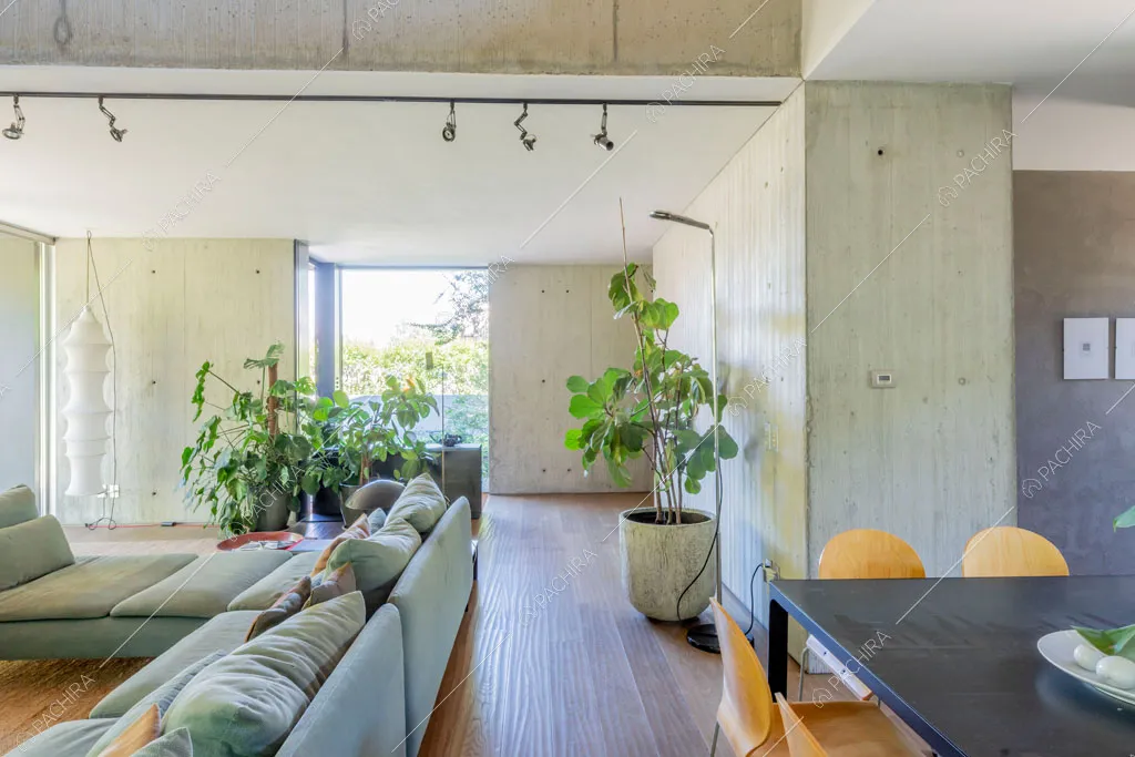 Zona living della villa Yukon, location in stile contemporaneo a Pavia