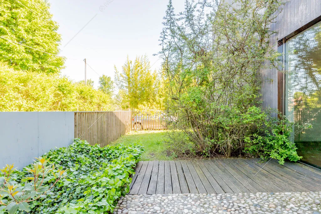 Esterni della villa Yukon, location in stile contemporaneo a Pavia