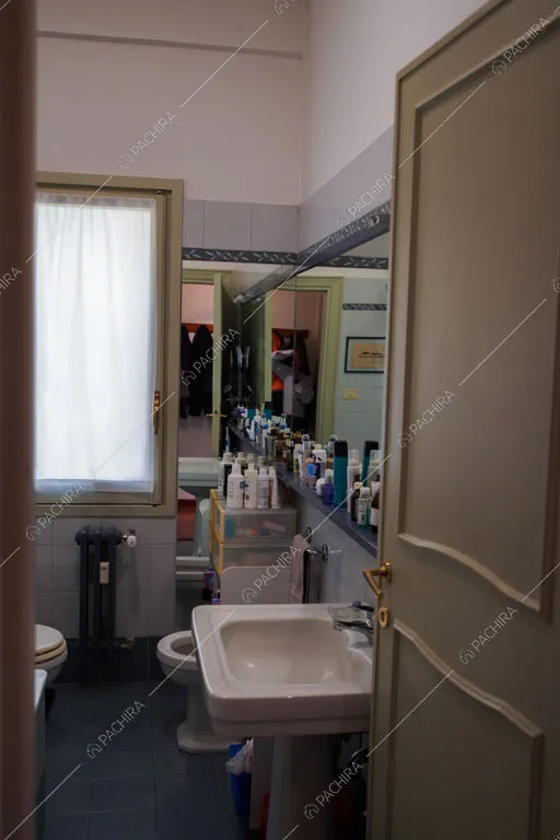 Bagno dell'appartamento Volga, location in stile moderno a Roma