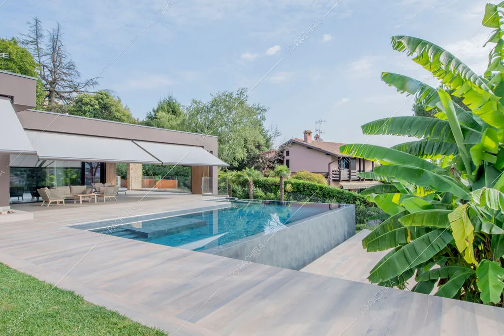 Esterni della villa Yellowstone, location in stile contemporaneo a Bergamo
