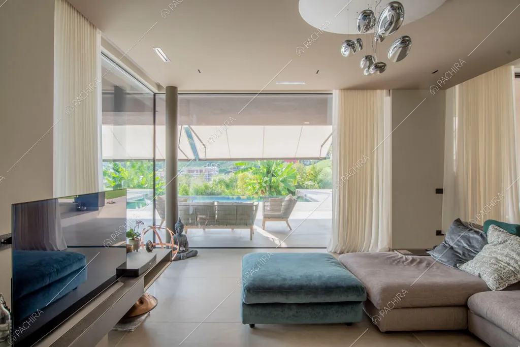 Salotto della villa Yellowstone, location in stile contemporaneo a Bergamo