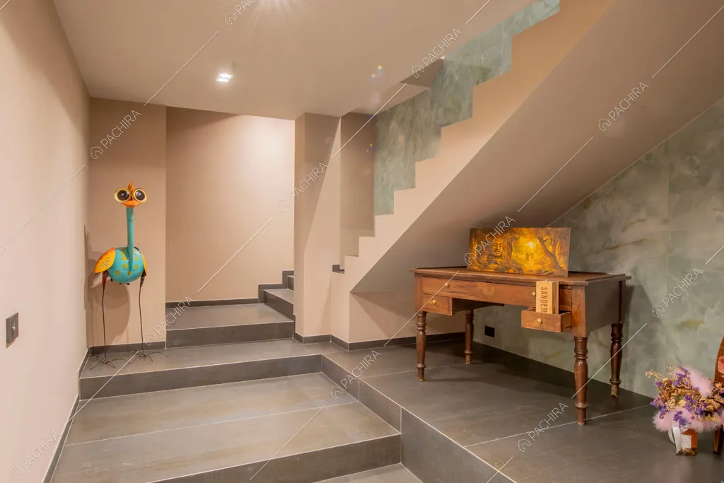 Scale della villa Yellowstone, location in stile contemporaneo a Bergamo