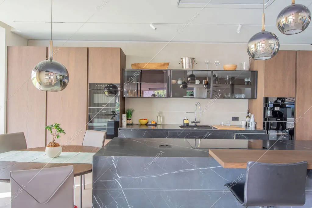 Cucina della villa Yellowstone, location in stile contemporaneo a Bergamo