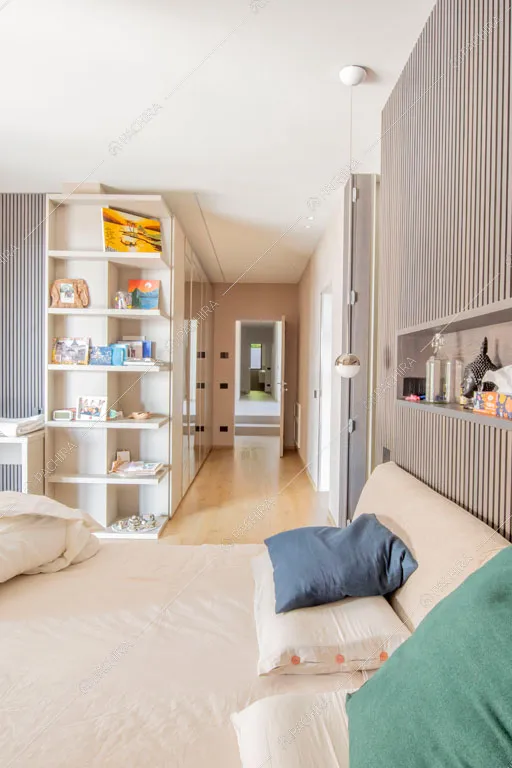 Camera da letto della villa Yellowstone, location in stile contemporaneo a Bergamo