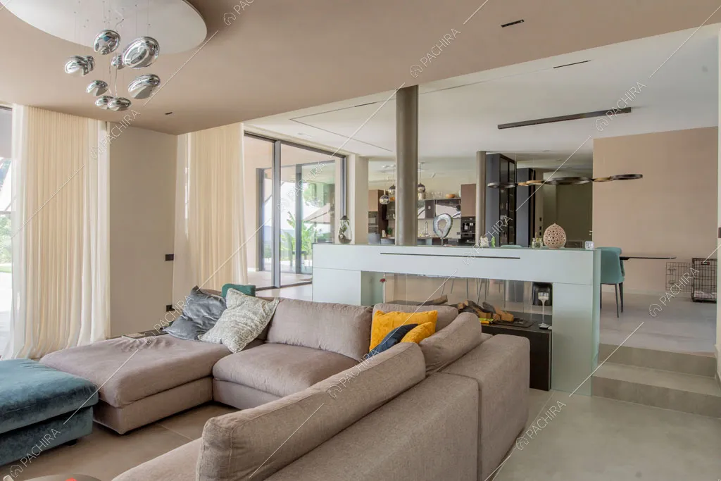 Sala della villa Yellowstone, location in stile contemporaneo a Bergamo