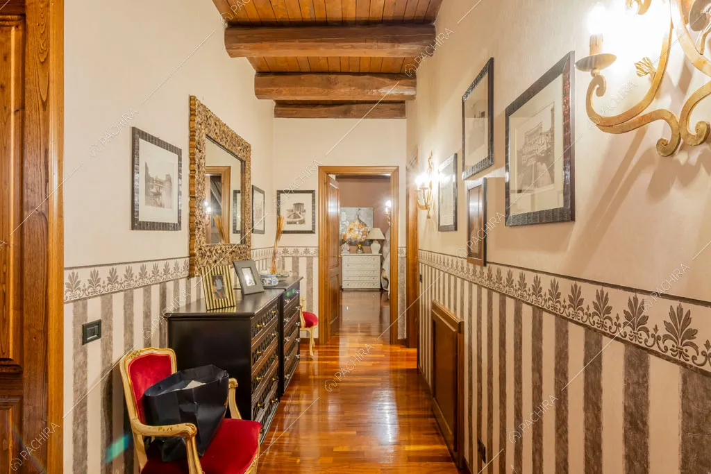 Corridoio della villa Sidley, location in stile classico a Roma