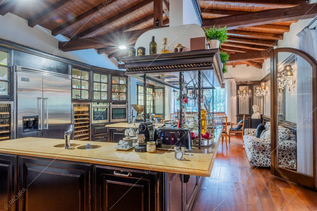 Cucina della villa Sidley, location in stile classico a Roma
