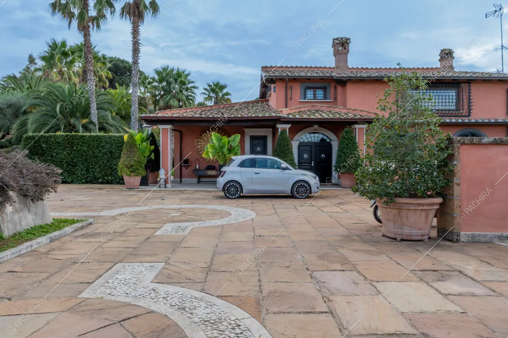 Esterni della villa Sidley, location in stile classico a Roma