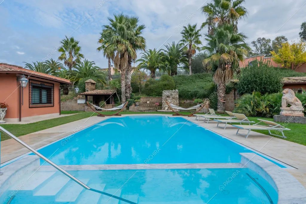 Piscina della villa Sidley, location in stile classico a Roma