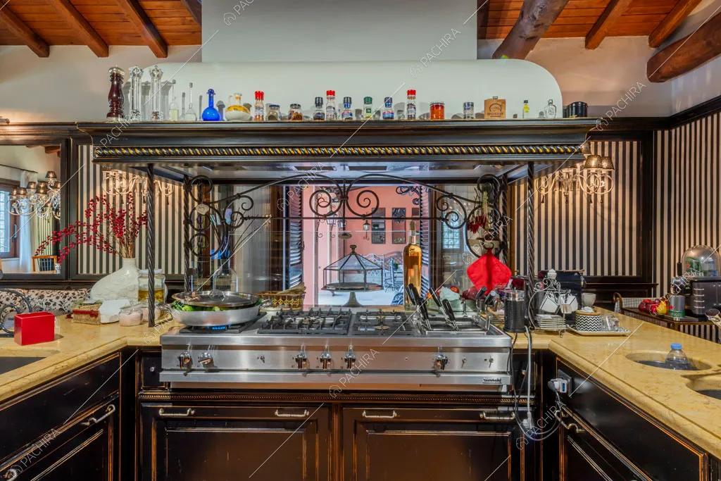 Cucina della villa Sidley, location in stile classico a Roma