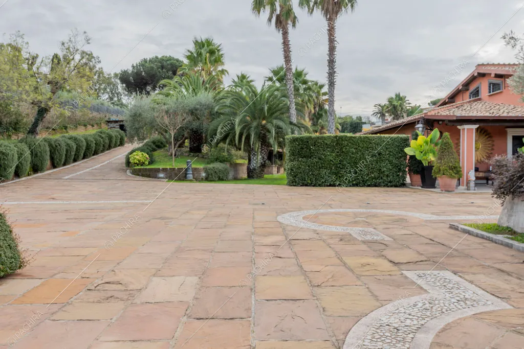 Vialetto della villa Sidley, location in stile classico a Roma