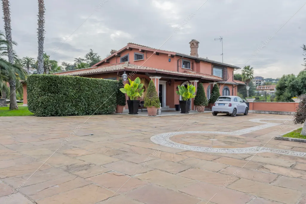 Esterni della villa Sidley, location in stile classico a Roma