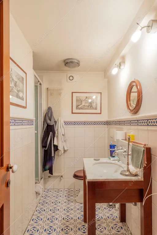 Bagno della villa Rodano, location in stile contemporaneo a Milano