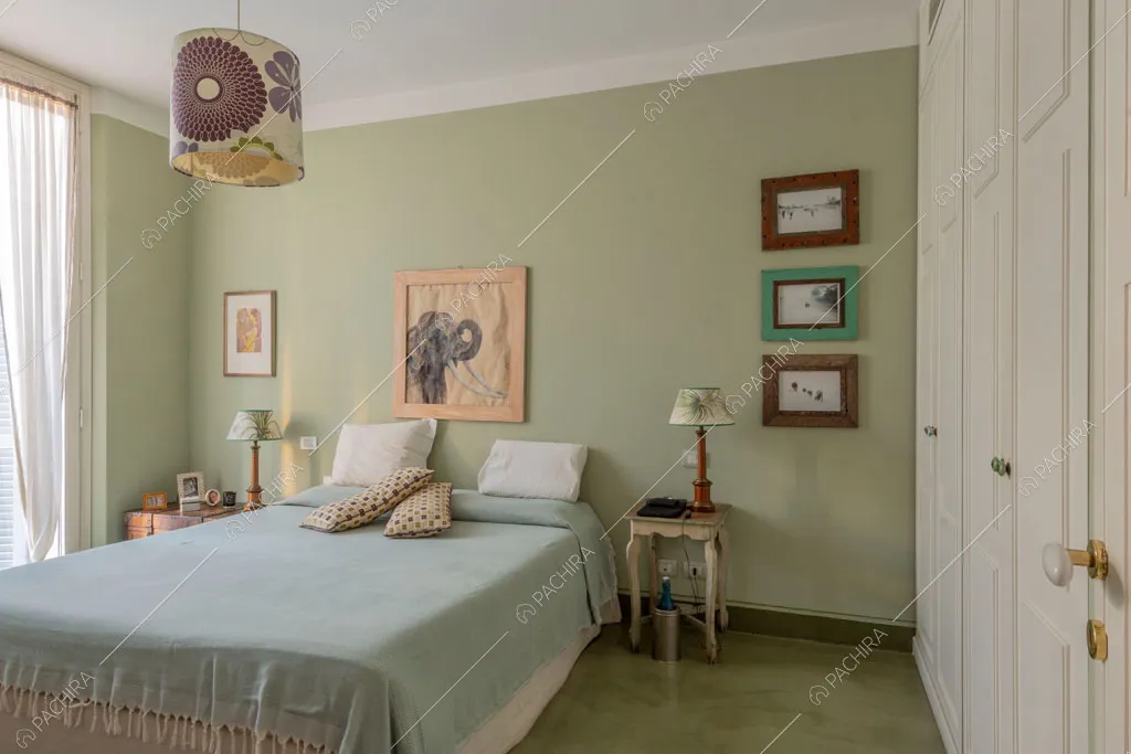 Camera da letto della villa Rodano, location in stile contemporaneo a Milano