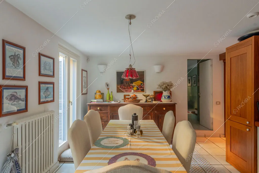 Sala da pranzo della villa Rodano, location in stile contemporaneo a Milano