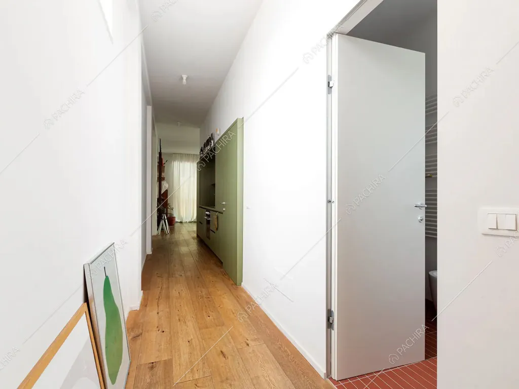 Corridoio dell'appartamento Robinia, location in stile contemporaneo a Milano