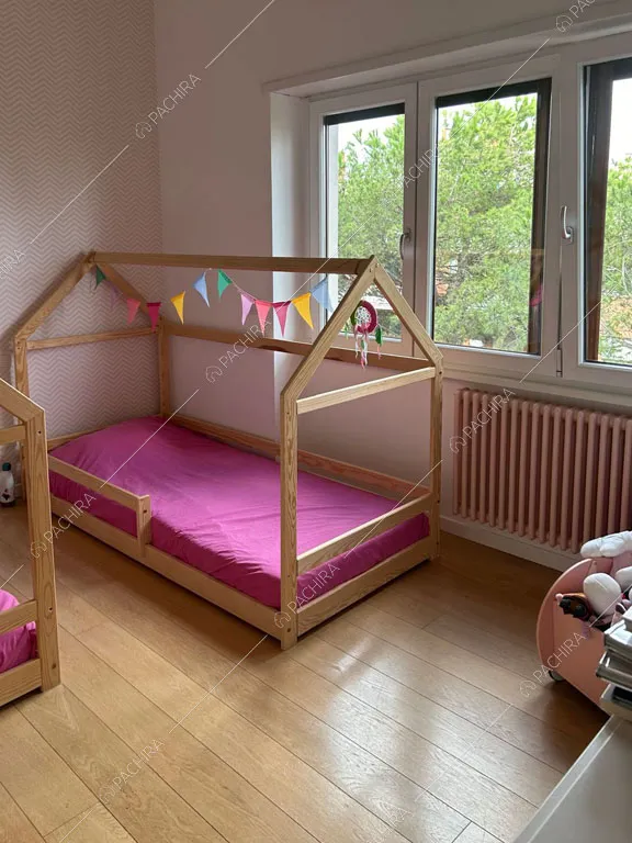 Camera da letto dei bambini dell'appartamento Lepiota, location in stile contemporaneo a Roma