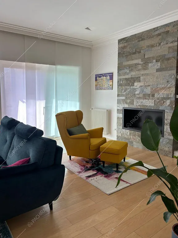Salotto dell'appartamento Lepiota, location in stile contemporaneo a Roma