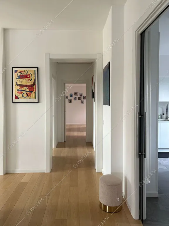 Corridoio dell'appartamento Lepiota, location in stile contemporaneo a Roma
