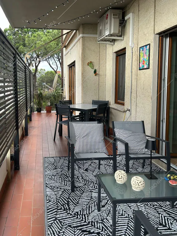 Terrazza dell'appartamento Lepiota, location in stile contemporaneo a Roma