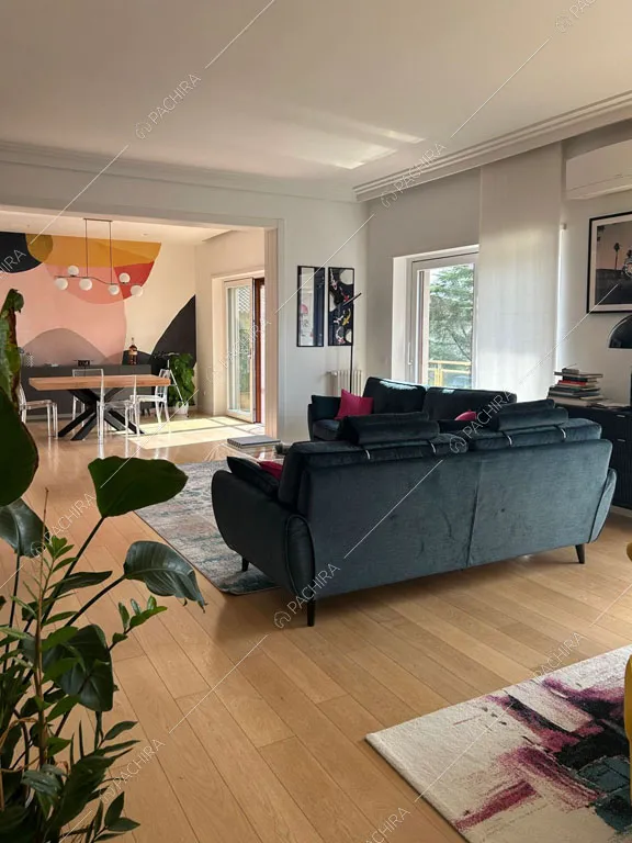 Salotto dell'appartamento Lepiota, location in stile contemporaneo a Roma