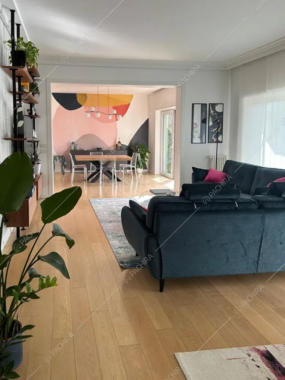 Salotto dell'appartamento Lepiota, location in stile contemporaneo a Roma