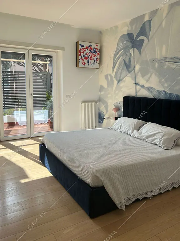 Camera da letto dell'appartamento Lepiota, location in stile contemporaneo a Roma