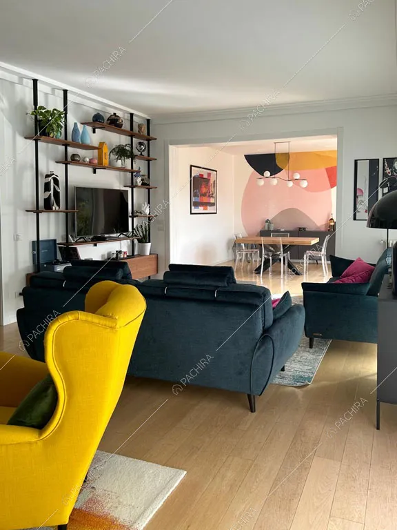 Zona living dell'appartamento Lepiota, location in stile contemporaneo a Roma