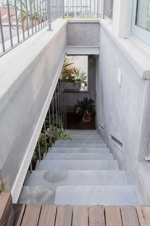 Scale dell'appartamento Kamet, location in stile contemporaneo a Milano